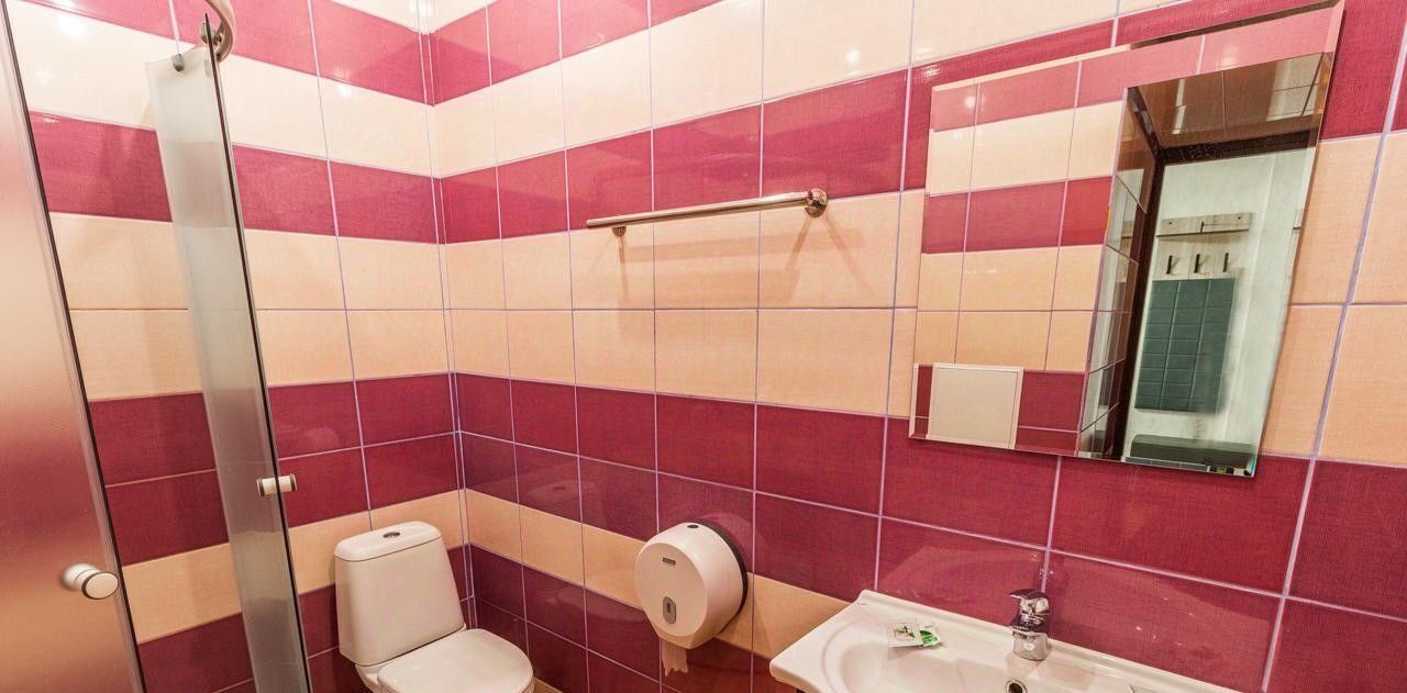 комната г Омск р-н Центральный ул Октябрьская 122 фото 3