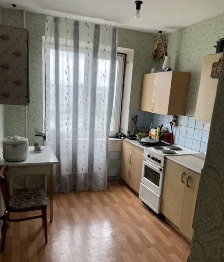 комната г Тольятти р-н Автозаводский ул Автостроителей 98 фото 3