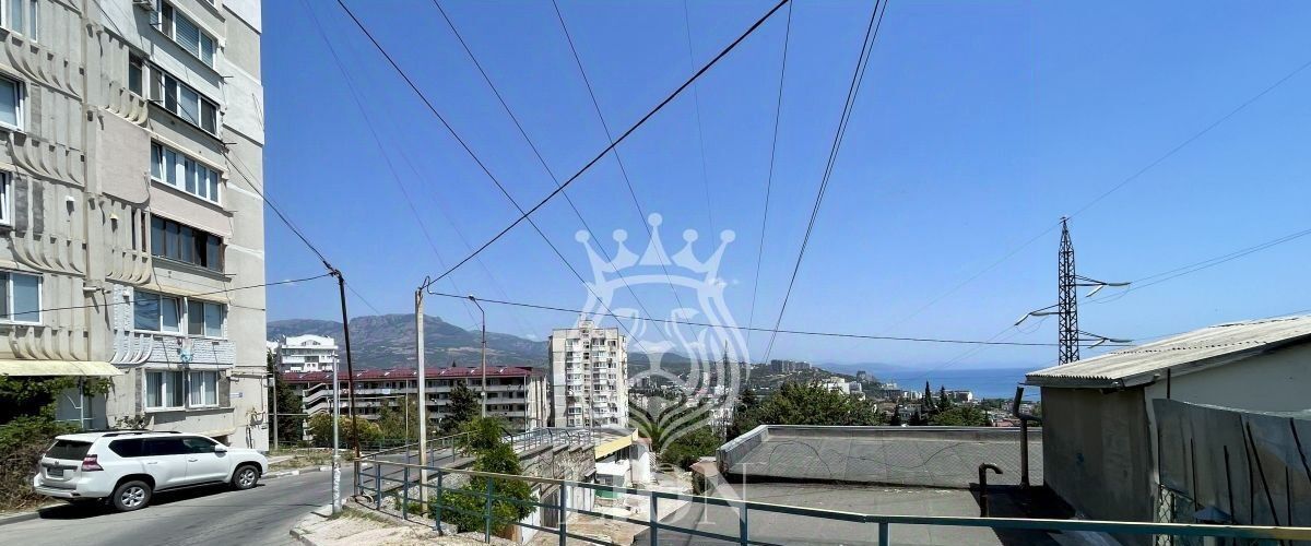 гараж г Алушта ул Октябрьская 71к фото 1