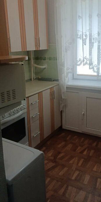 квартира г Саратов р-н Фрунзенский ул Шелковичная 200 фото 2