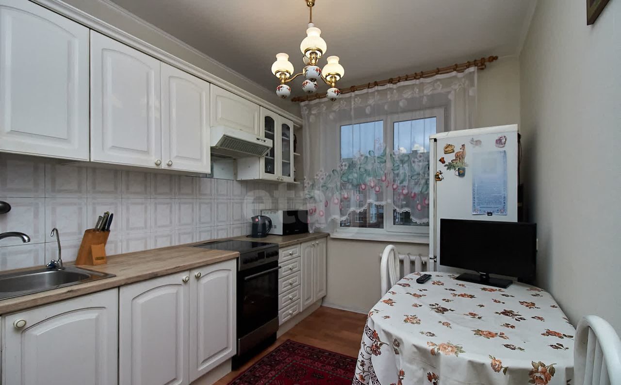 квартира г Тюмень р-н Центральный ул Радищева 27 фото 1