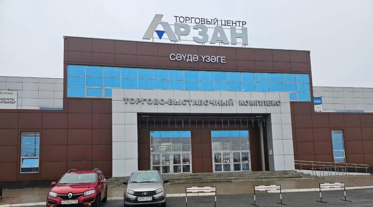 торговое помещение г Набережные Челны р-н Комсомольский ул Сергея Титова 36а фото 2