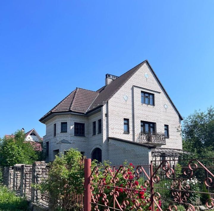 дом р-н Кингисеппский г Ивангород ул. Александра Матросова, 34 фото 2