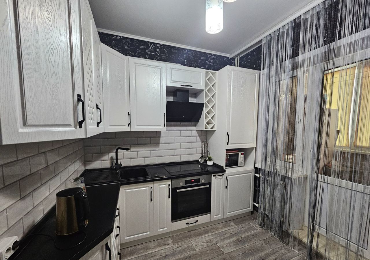 квартира г Астрахань р-н Кировский ул Бориса Алексеева 20к/2 фото 2