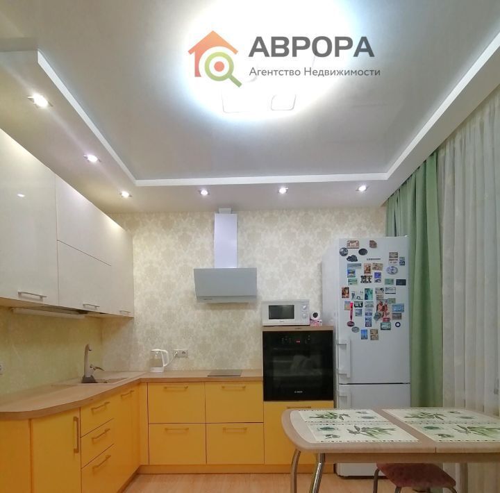 квартира г Сургут ул Ивана Захарова 2/1 квартал 30Б фото 1