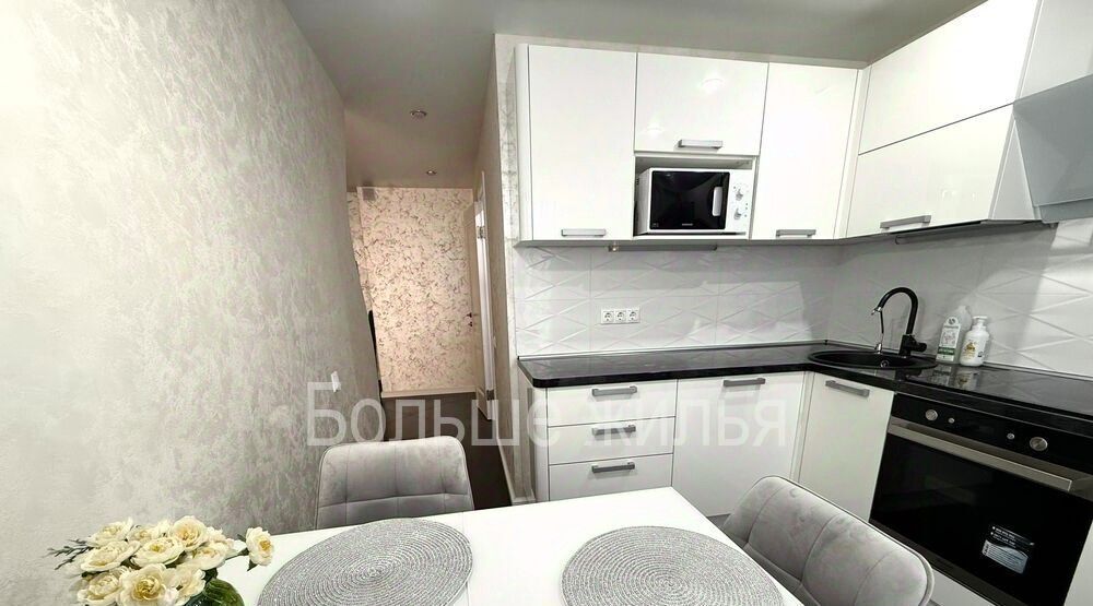 квартира г Волгоград р-н Дзержинский ул 8-й Воздушной Армии 10а фото 3