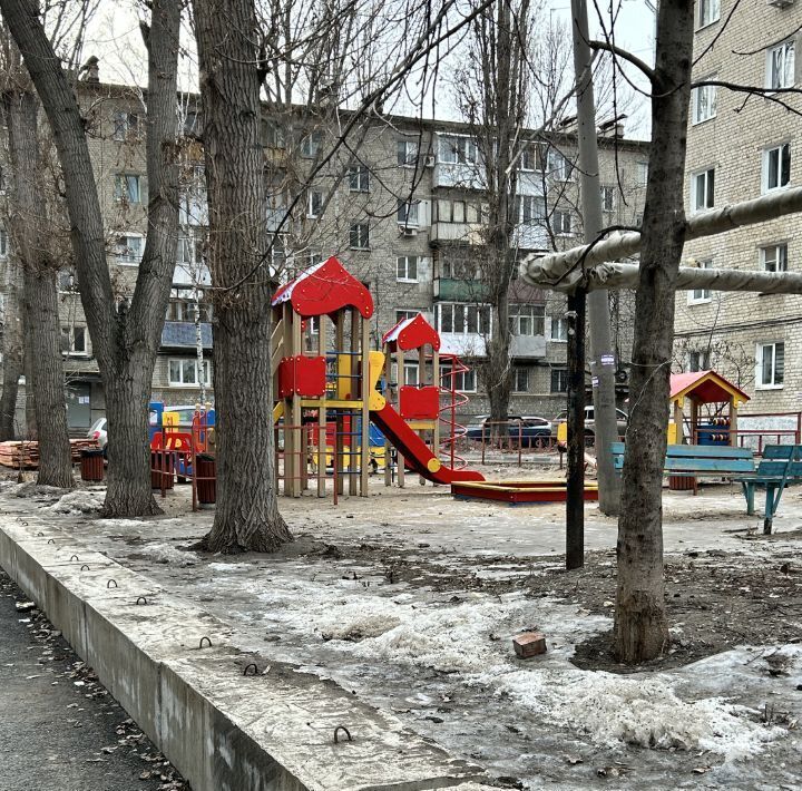 квартира г Саратов р-н Фрунзенский ул им Емлютина Д.В. 49 фото 7