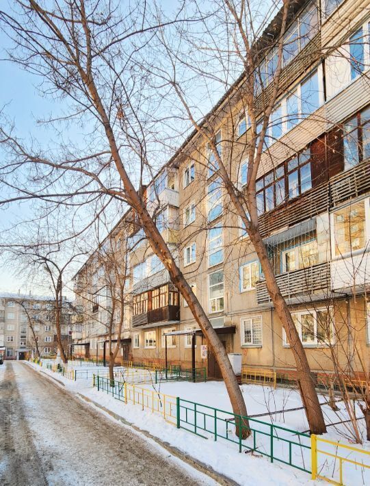 квартира г Красноярск р-н Свердловский ул 60 лет Октября 38а фото 14