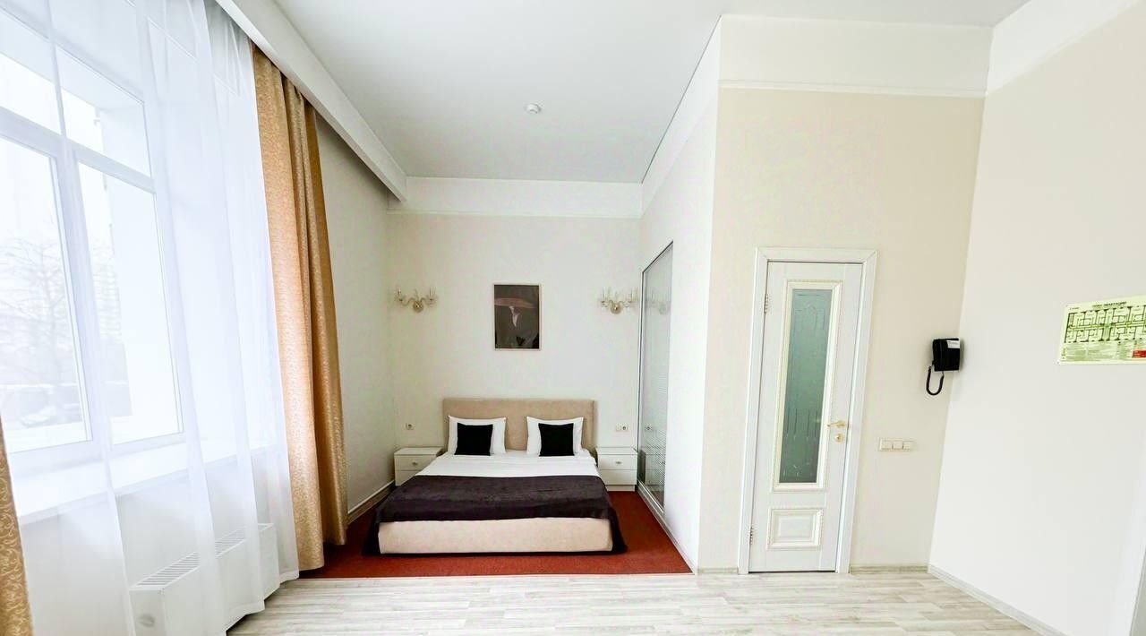 комната г Новокузнецк р-н Центральный пр-кт Пионерский 21а фото 2