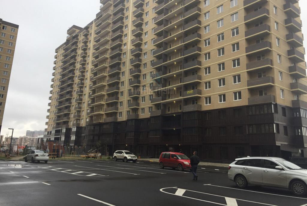 квартира г Краснодар ул им. Героя Ростовского 8к/3 фото 2