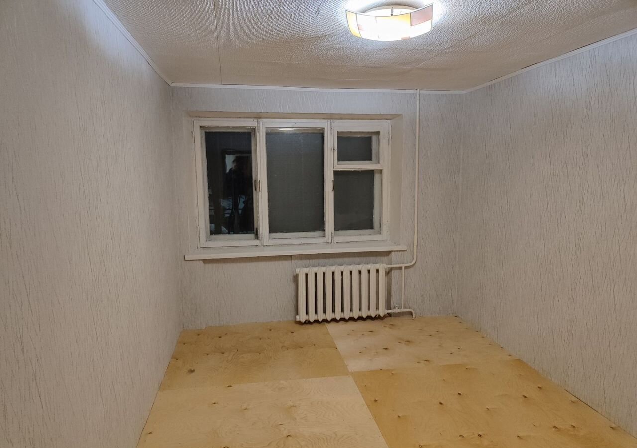 комната г Мурманск р-н Октябрьский ул Академика Книповича 49к/3 фото 3