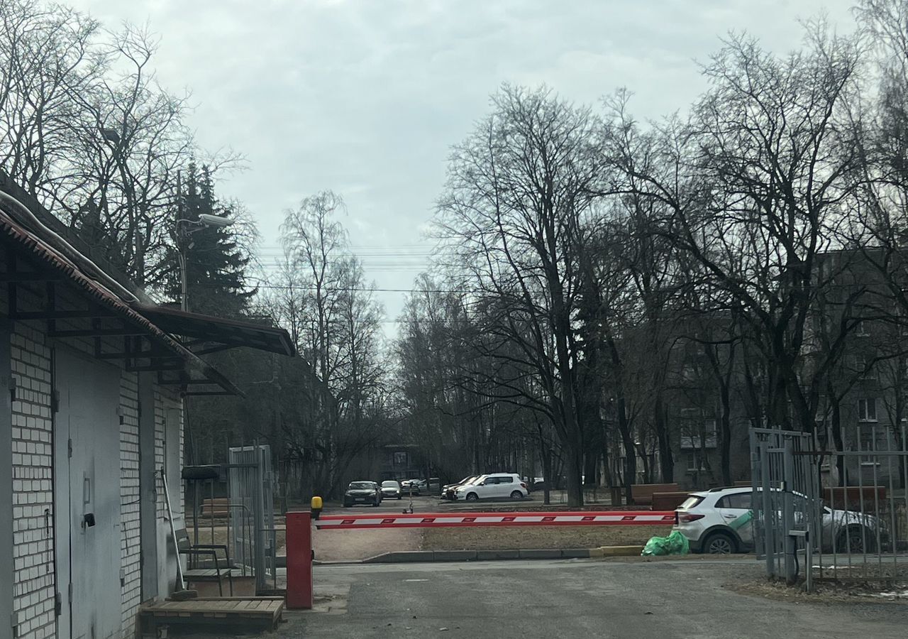 гараж г Петергоф б-р Разведчика 9ае р-н Петродворцовый фото 2