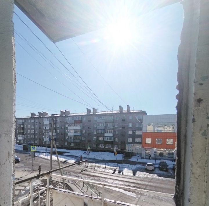 квартира г Осинники ул Ефимова 11 фото 4