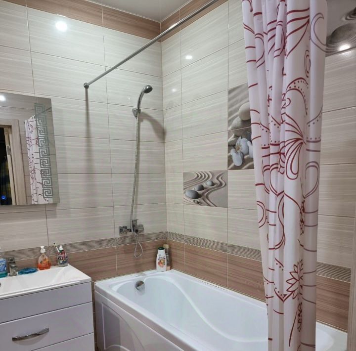 квартира г Саратов р-н Заводской ул. Имени Г. К. Орджоникидзе, 42А фото 12