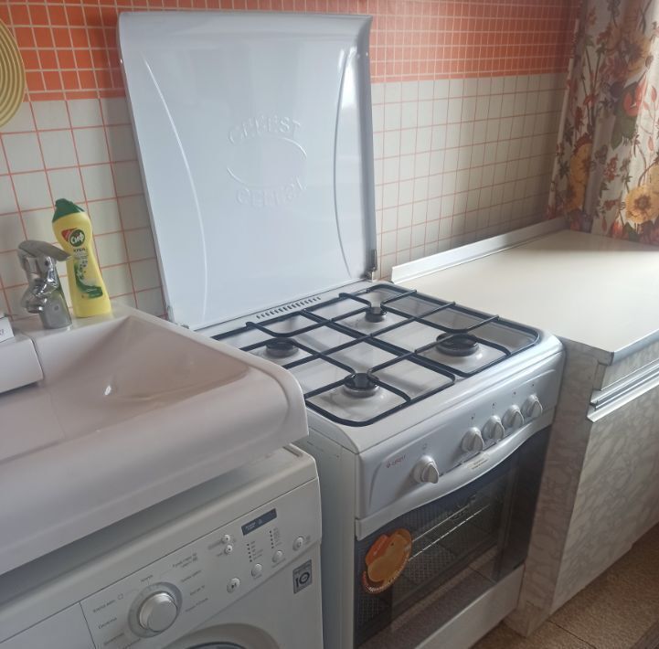 квартира г Саратов р-н Ленинский 6-й квартал ул им Лебедева-Кумача В.И. 72а фото 2