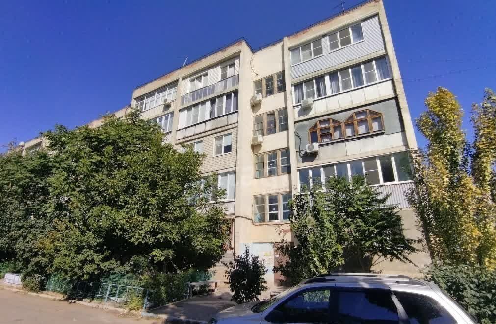 квартира г Астрахань р-н Кировский ул Сун Ят-Сена 61к/2 фото 1