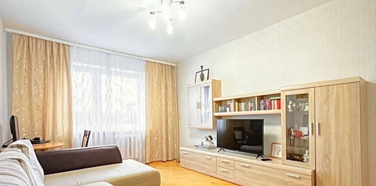 квартира г Саратов р-н Кировский ул им Кутякова И.С. 65 фото 1