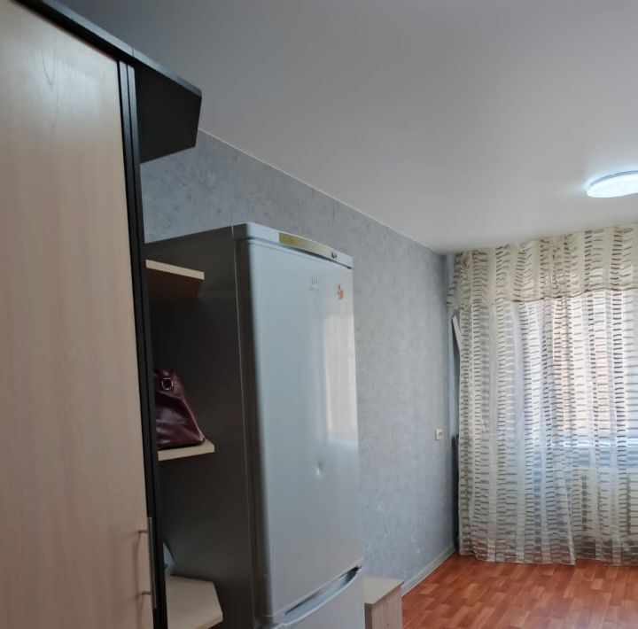 комната г Омск р-н Октябрьский пр-кт Космический 22 фото 3