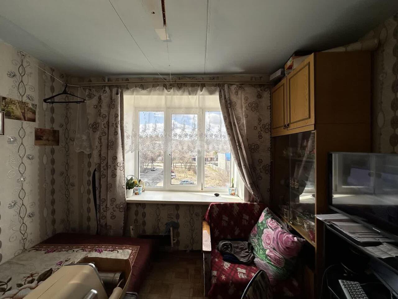 комната г Ирбит Александра Матросова, 1б фото 1