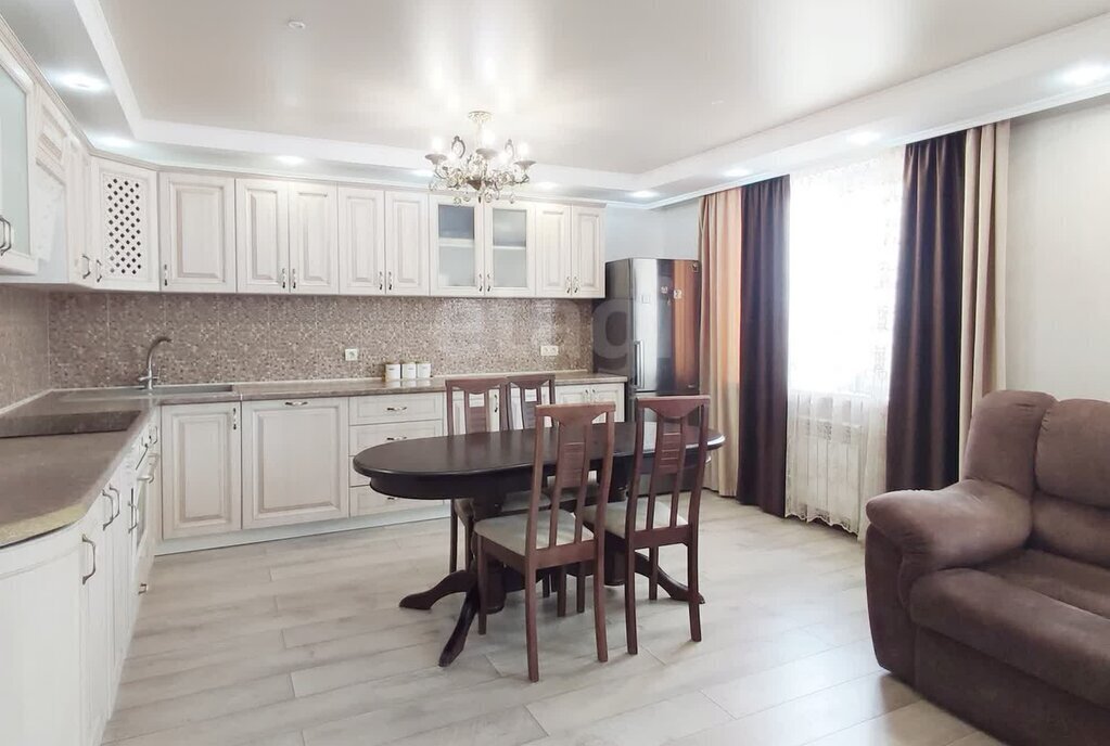 квартира г Саратов улица имени С. Ф. Тархова, 29Б фото 3