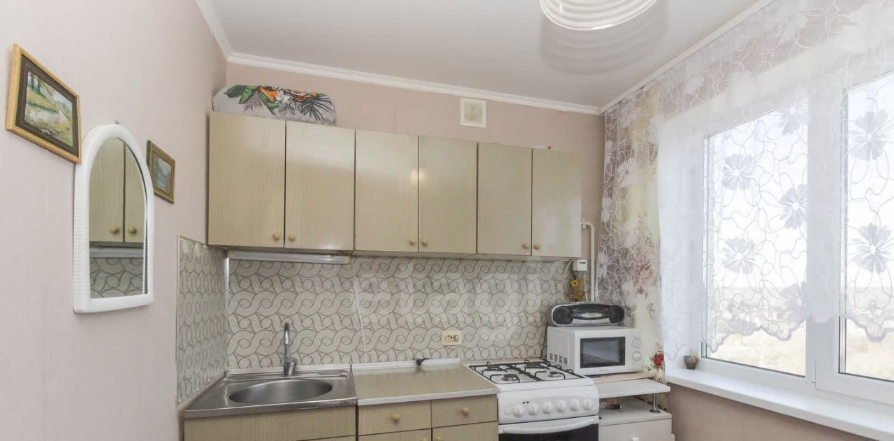 квартира г Омск мкр Крутая Горка р-н Октябрьский ул В.А.Силина 11 фото 8
