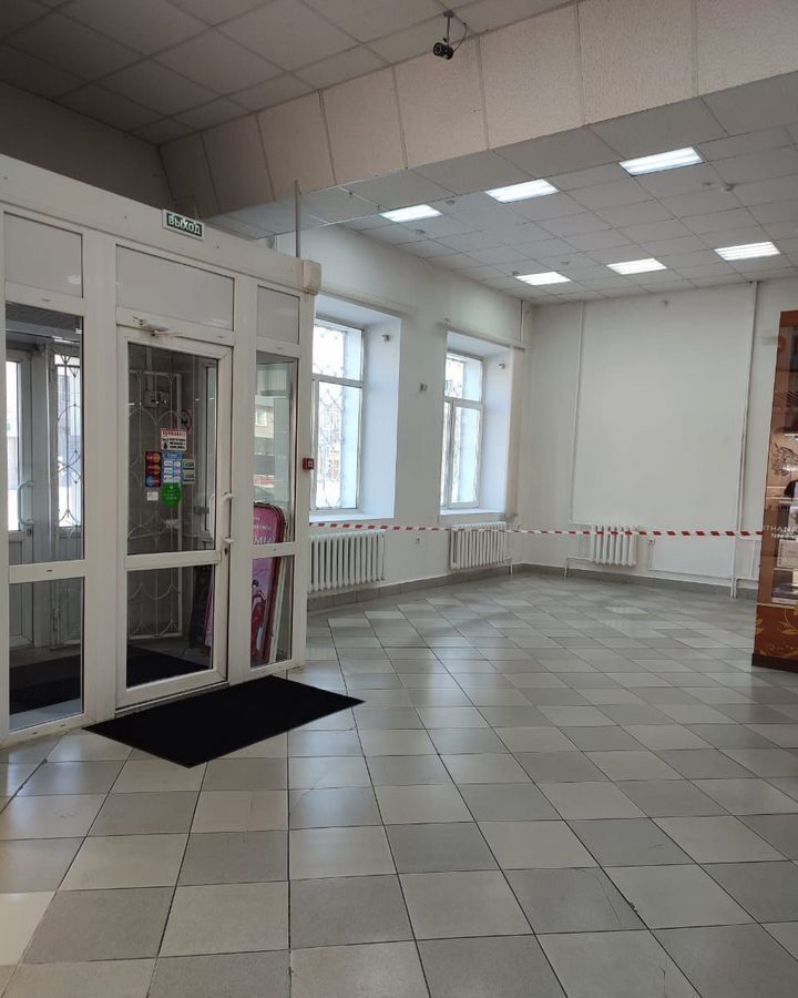торговое помещение г Белогорск ул Кирова 82 фото 1