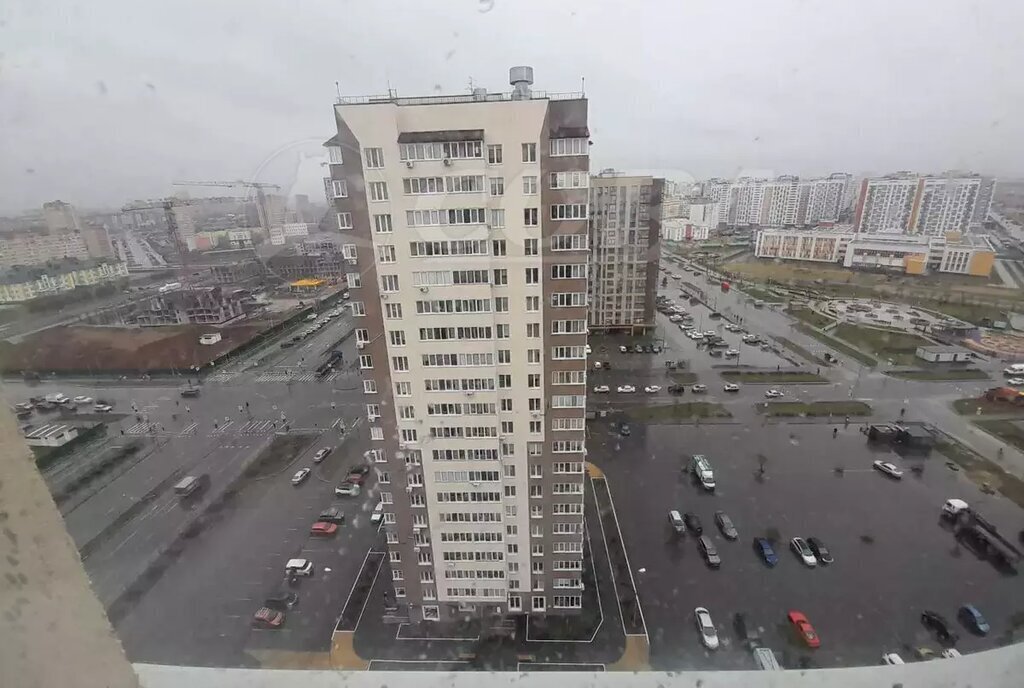 квартира г Тюмень ул Фармана Салманова 8 фото 1
