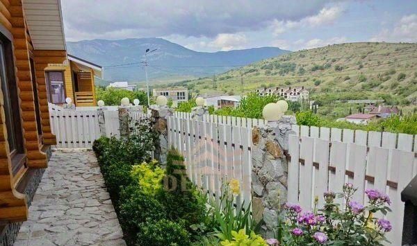 дом г Алушта пл Советская фото 9