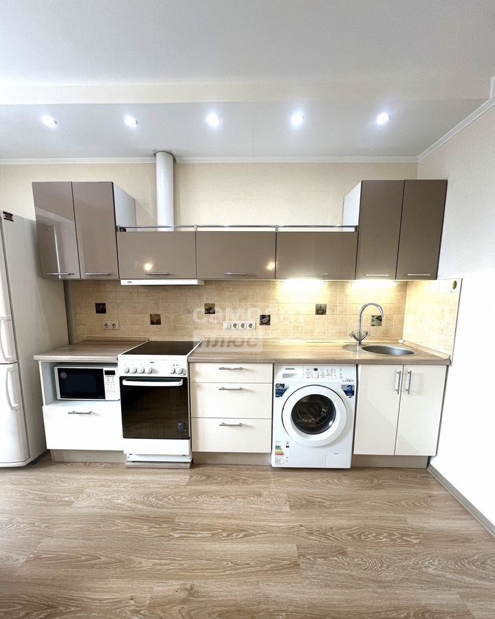 квартира г Омск р-н Кировский пр-кт Комарова 21к/1 Кировский АО фото 1