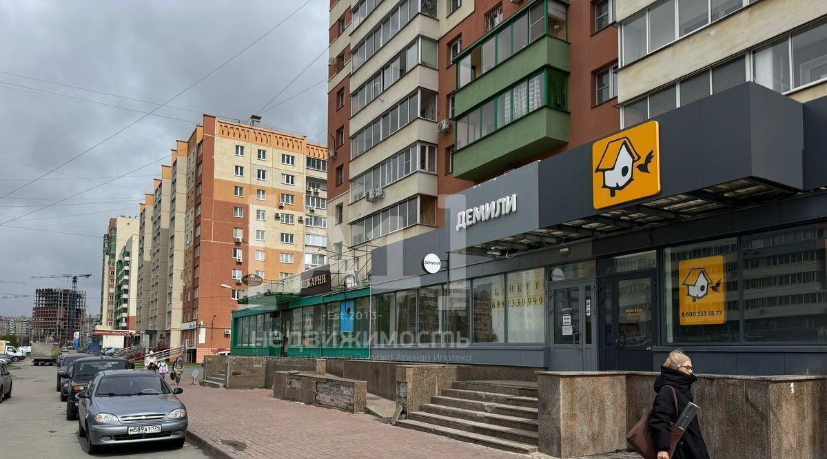 торговое помещение г Челябинск р-н Центральный ул Братьев Кашириных 159 фото 2