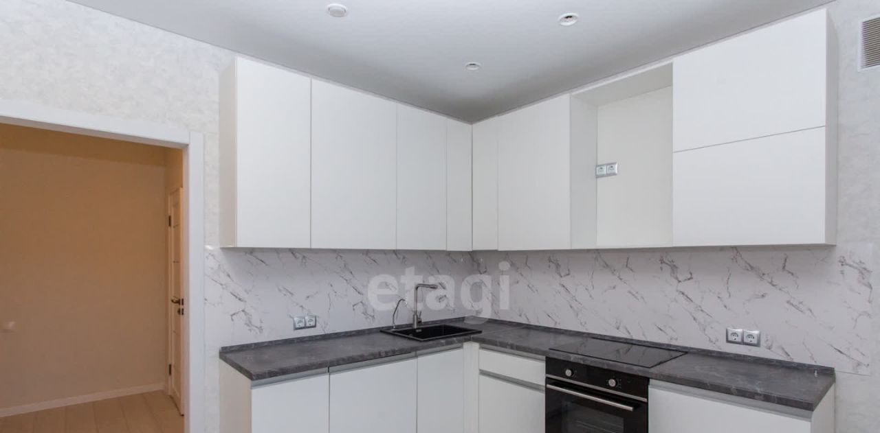 квартира г Тобольск 15-й микрорайон 14А фото 1