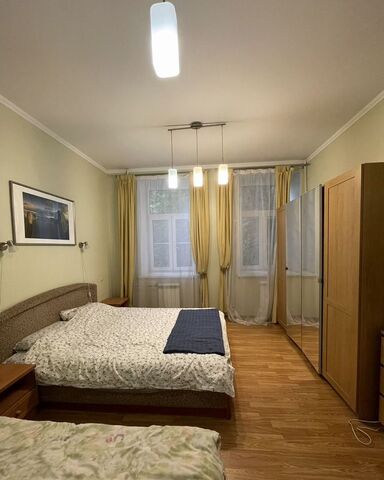 метро Гостиный Двор дом 27 фото