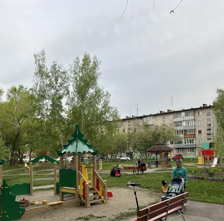 квартира г Барнаул р-н Индустриальный ул 50 лет СССР 39 фото 1