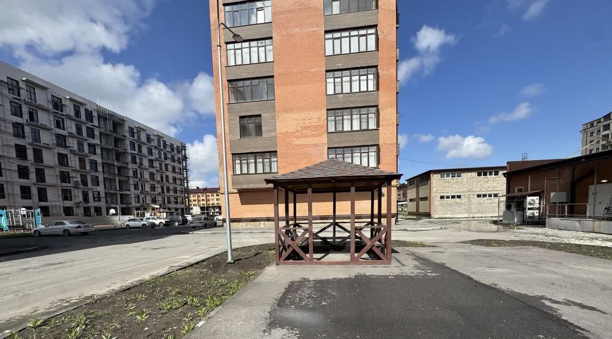 квартира г Владикавказ р-н Северо-Западный ул Курсантов-Кировцев 27а фото 14