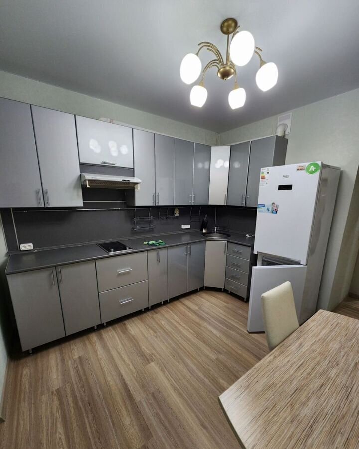 квартира г Тольятти р-н Центральный ул Баныкина 21 фото 2