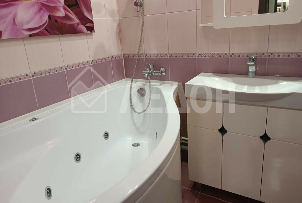 квартира г Омск пр-кт Комарова 21к/1 Кировский АО фото 6