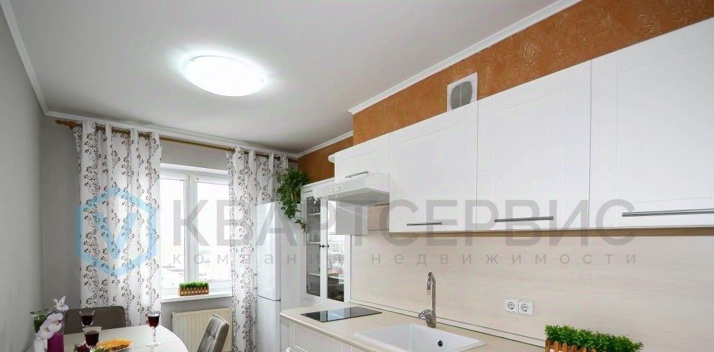 квартира г Омск р-н Центральный наб Тухачевского 20 фото 1