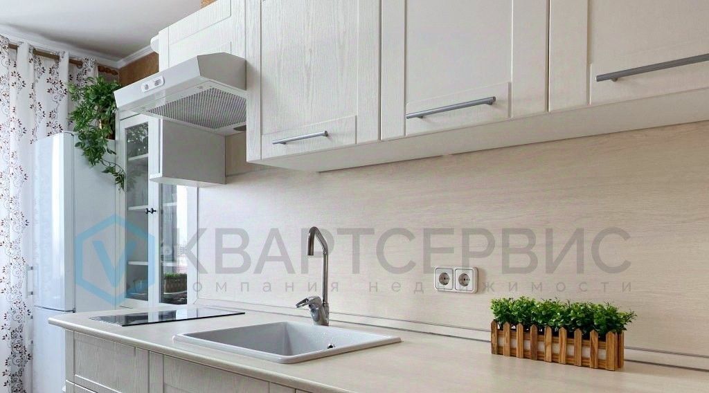 квартира г Омск р-н Центральный наб Тухачевского 20 фото 3