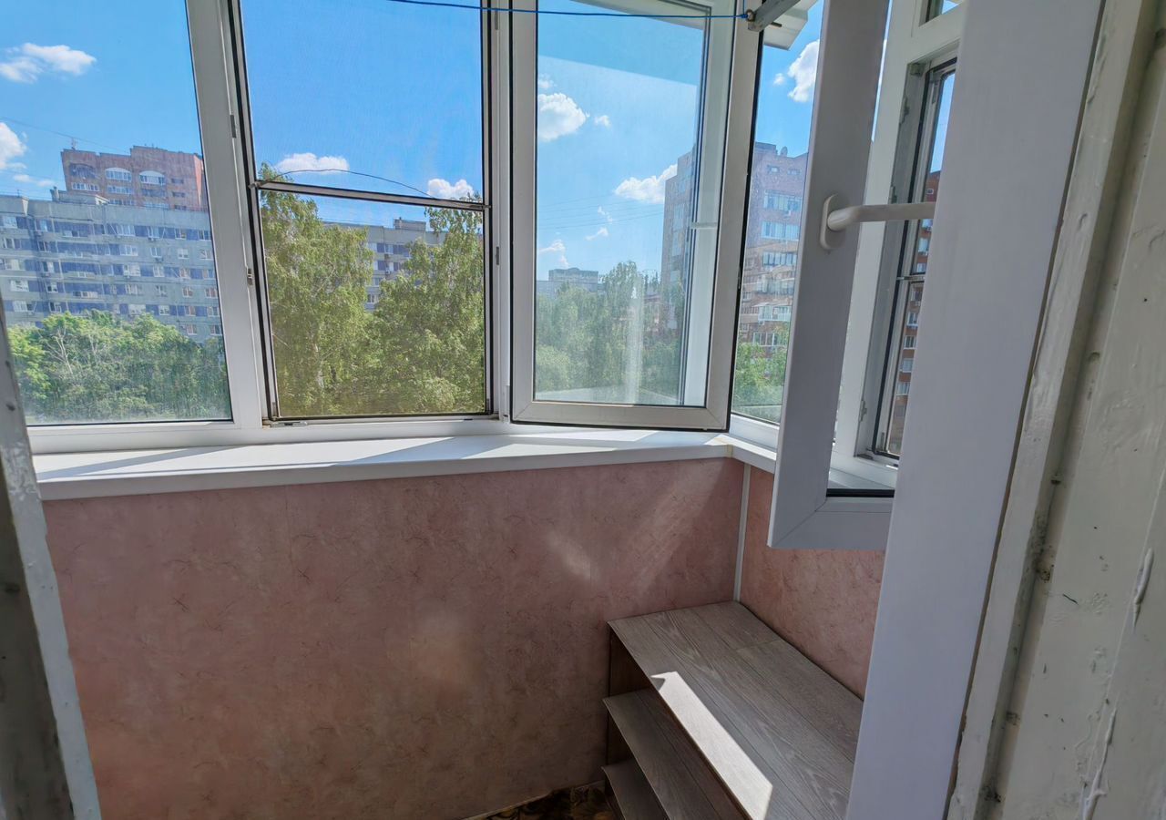 квартира г Тольятти р-н Автозаводский 16 квартал ул 70 лет Октября 45 фото 11