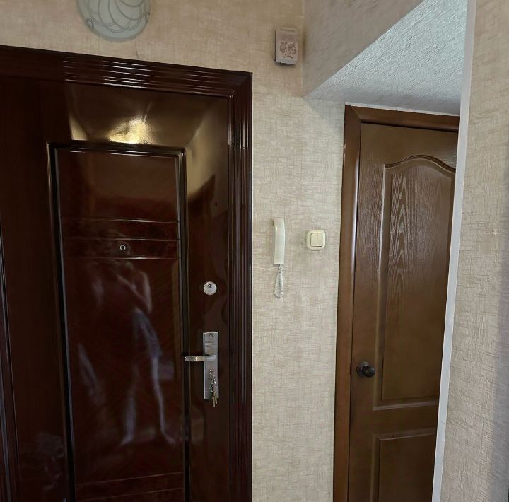 квартира г Тольятти р-н Автозаводский 20 квартал ул 70 лет Октября 6 фото 3