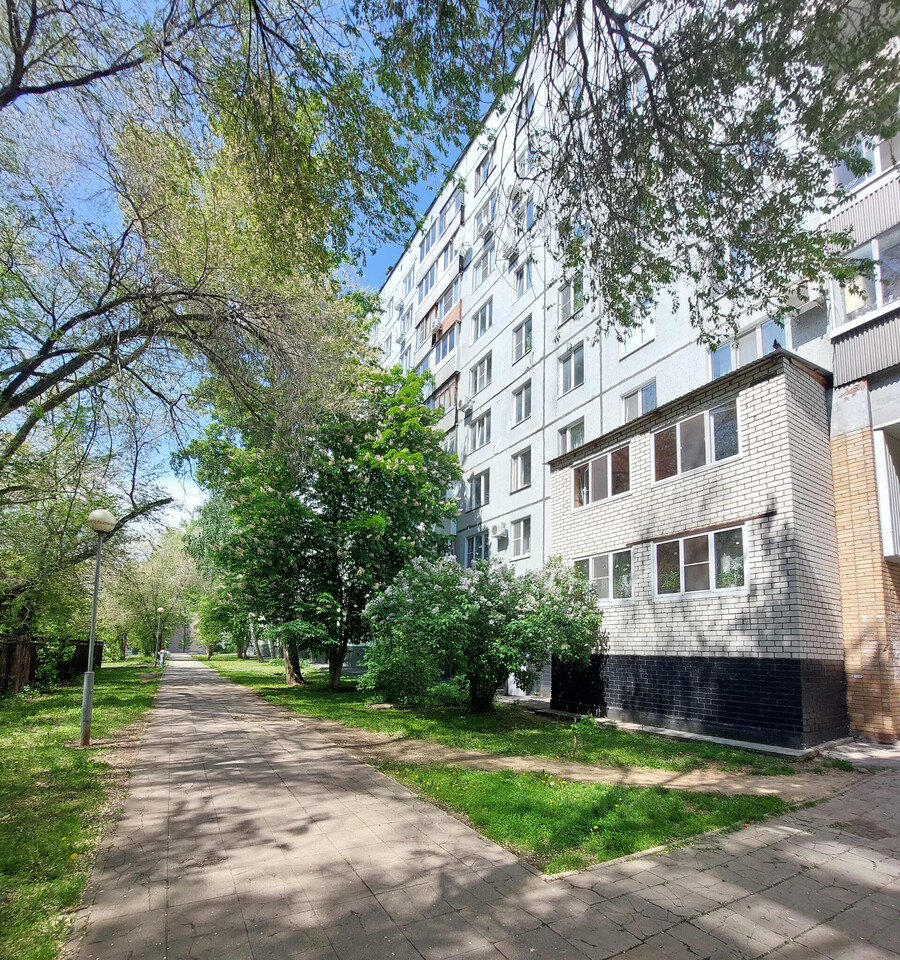 квартира г Тольятти р-н Автозаводский 7-й квартал пр-кт Степана Разина 48 м-н фото 1