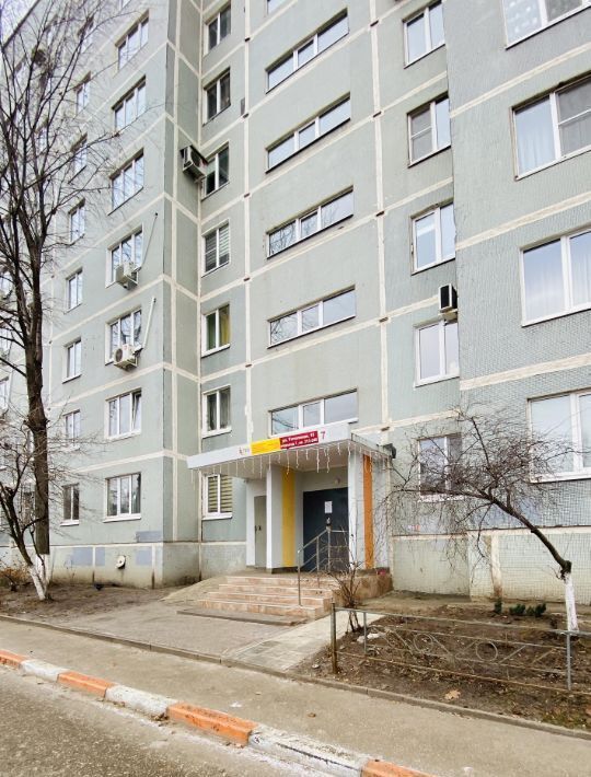 квартира г Тольятти р-н Автозаводский ул Тополиная 15 фото 1