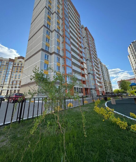 квартира г Брянск р-н Советский ул Горбатова 45а фото 1
