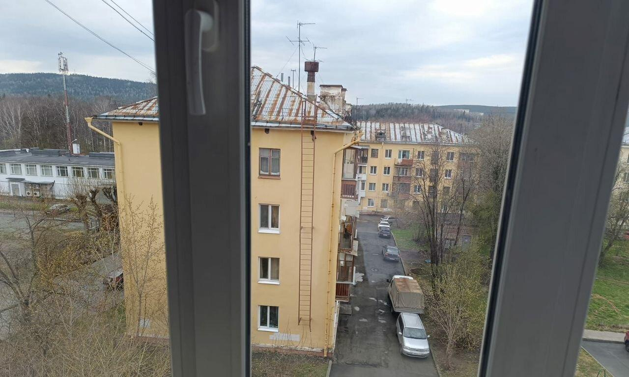 квартира г Новоуральск ул Свердлова 12б фото 1