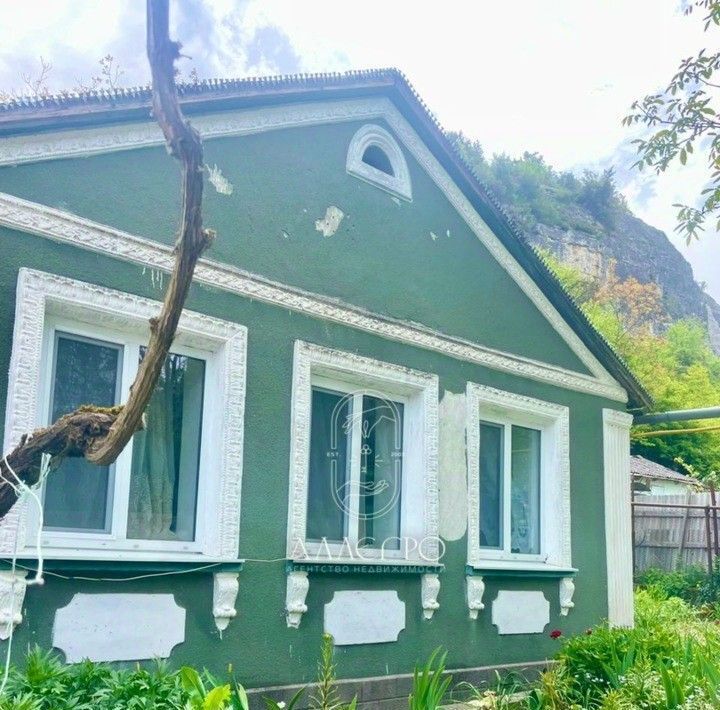 дом р-н Бахчисарайский г Бахчисарай ул Басенко 21 фото 1