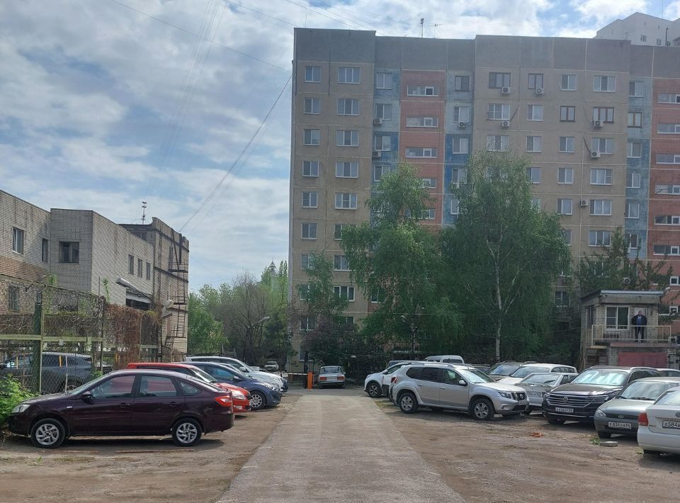 гараж г Саратов р-н Октябрьский ул Белоглинская 34/38 фото 3