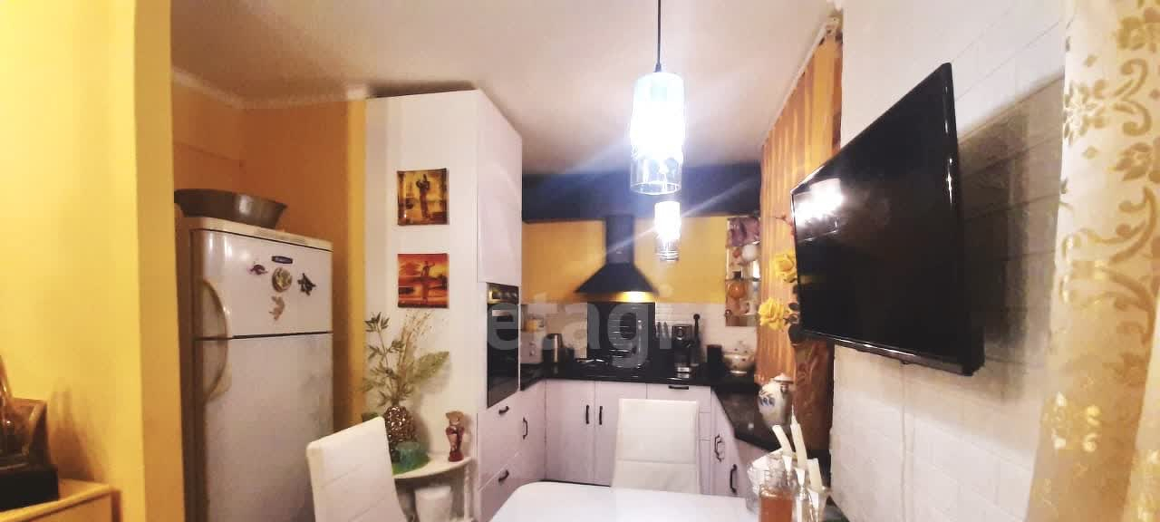 квартира г Тольятти 13-й квартал ул Ленина ул Кирова 82 м-н фото 1