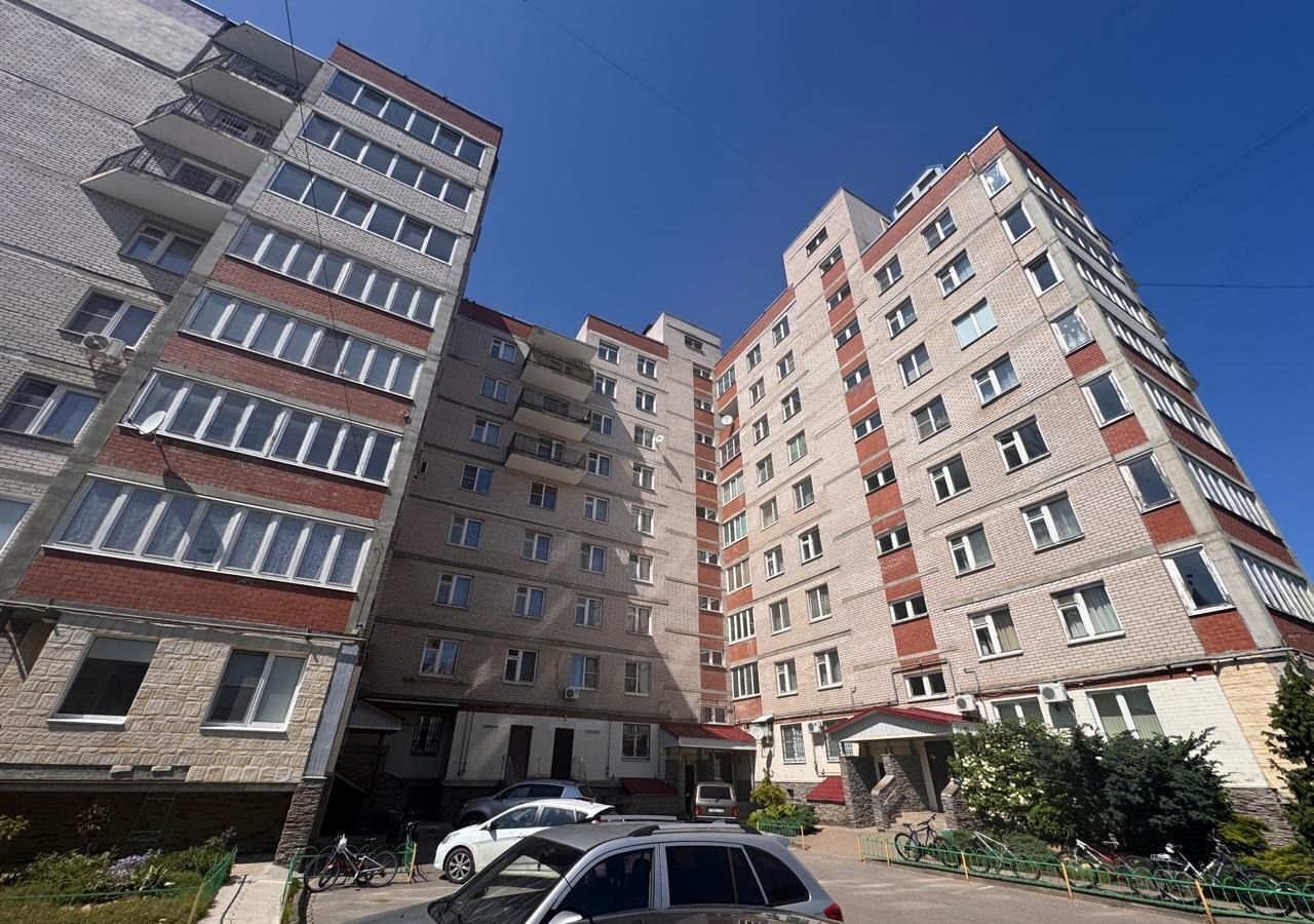 квартира г Великий Новгород Псковский ул Октябрьская 10 фото 1