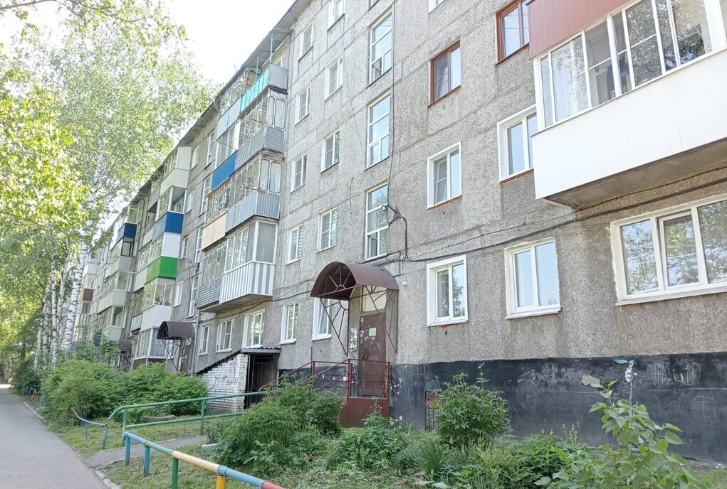 квартира г Осинники ул Ефимова 9 фото 2