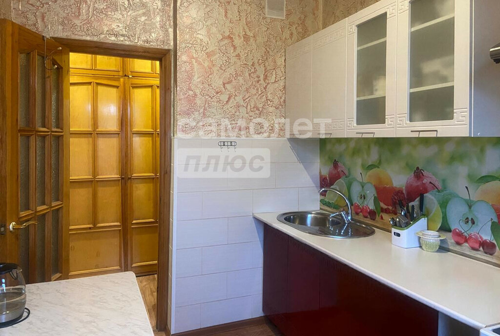 квартира г Астрахань р-н Советский ул Михаила Луконина 6 фото 4